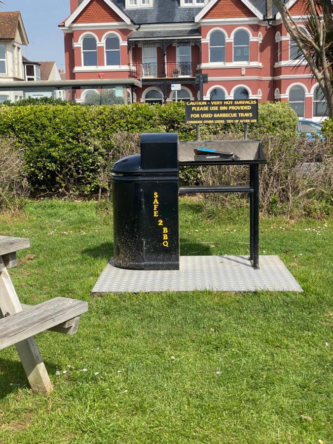 Worthing Beach 180 - 2 Bed Seafront Apartment With Private Parking Eksteriør billede