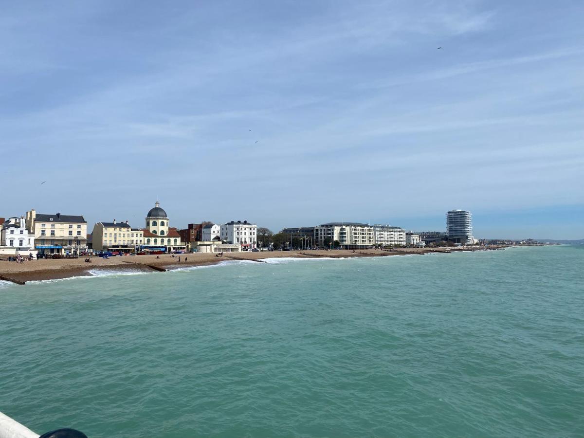 Worthing Beach 180 - 2 Bed Seafront Apartment With Private Parking Eksteriør billede