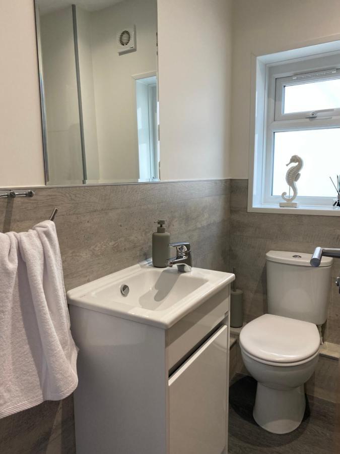 Worthing Beach 180 - 2 Bed Seafront Apartment With Private Parking Eksteriør billede