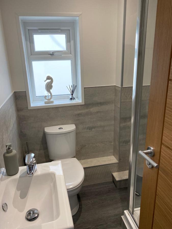 Worthing Beach 180 - 2 Bed Seafront Apartment With Private Parking Eksteriør billede