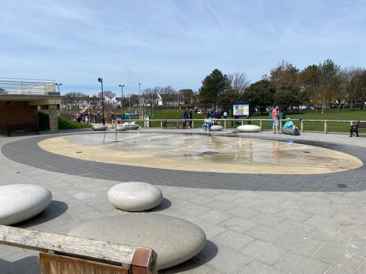 Worthing Beach 180 - 2 Bed Seafront Apartment With Private Parking Eksteriør billede