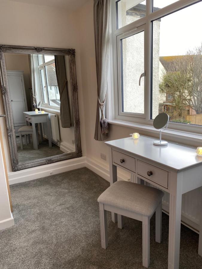 Worthing Beach 180 - 2 Bed Seafront Apartment With Private Parking Eksteriør billede