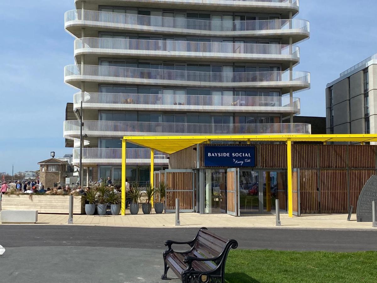 Worthing Beach 180 - 2 Bed Seafront Apartment With Private Parking Eksteriør billede