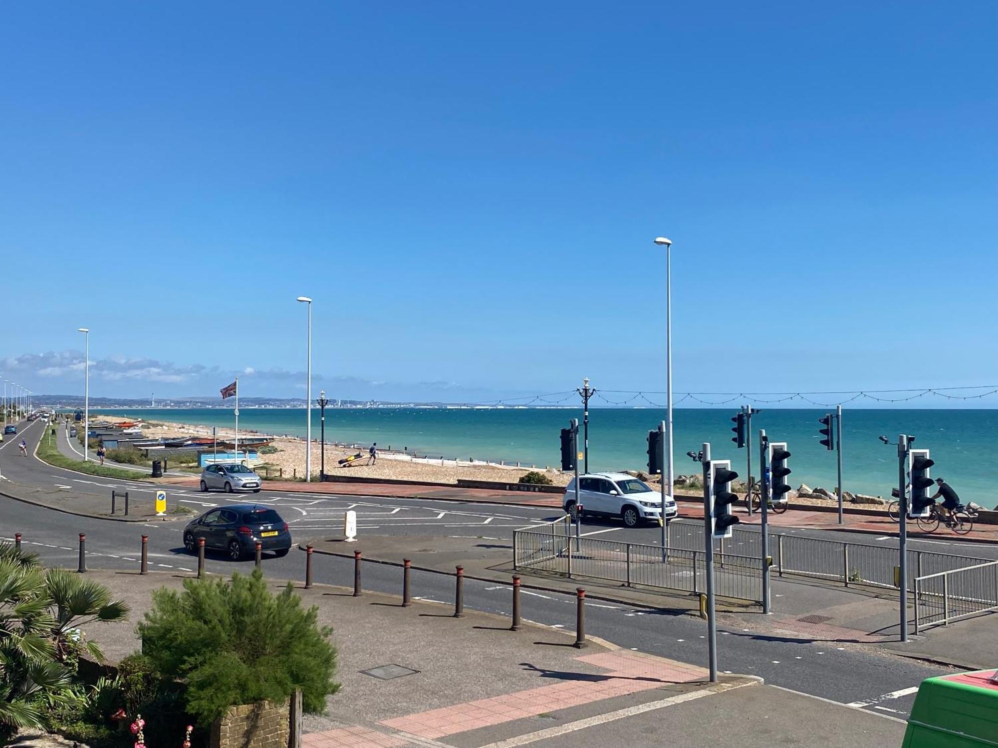 Worthing Beach 180 - 2 Bed Seafront Apartment With Private Parking Eksteriør billede