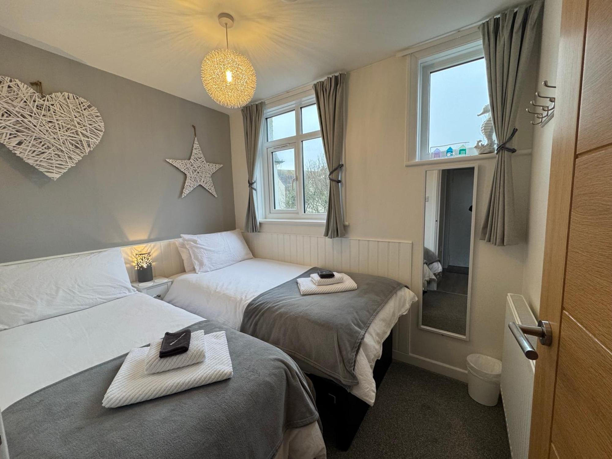 Worthing Beach 180 - 2 Bed Seafront Apartment With Private Parking Eksteriør billede