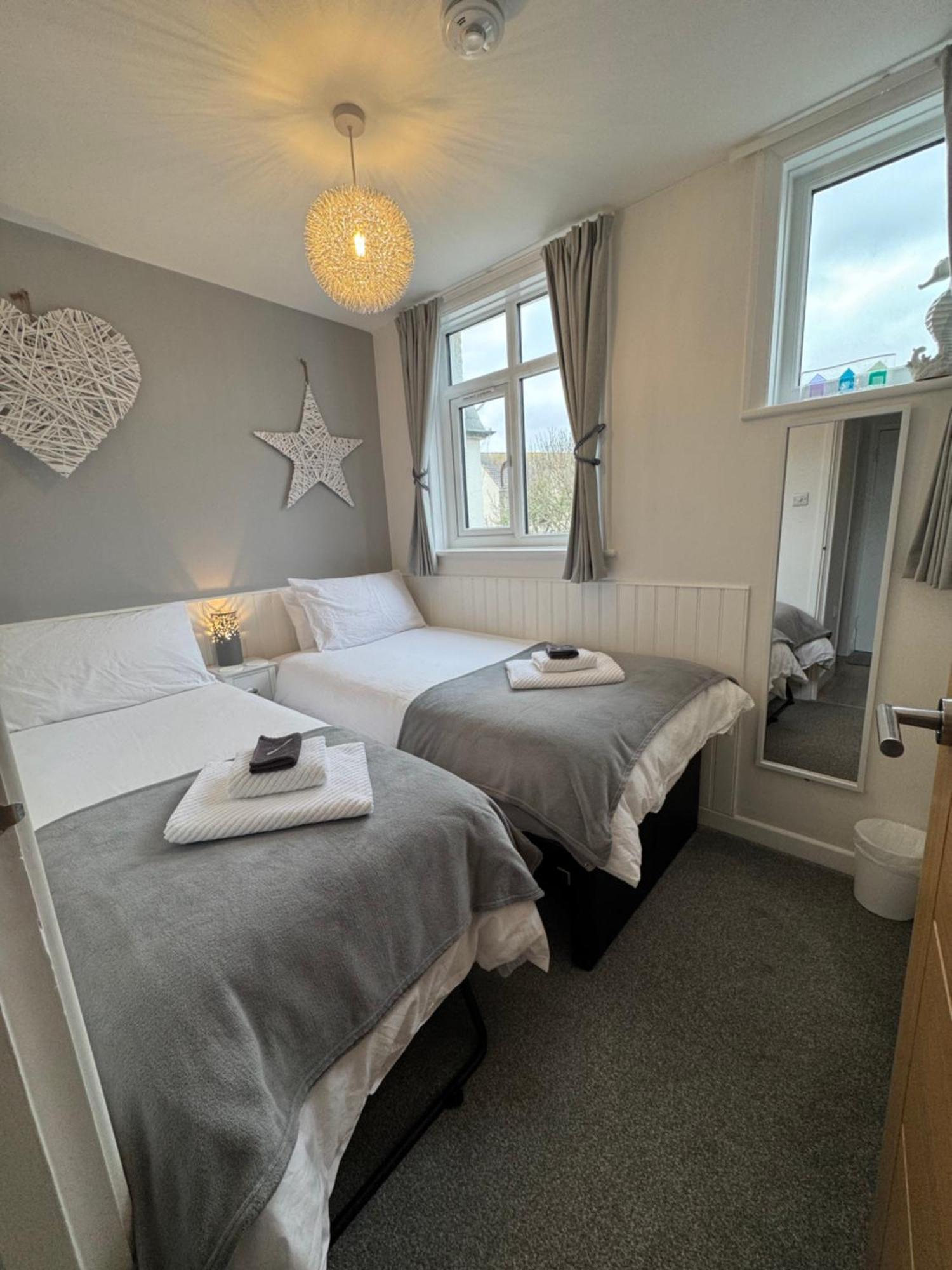 Worthing Beach 180 - 2 Bed Seafront Apartment With Private Parking Eksteriør billede